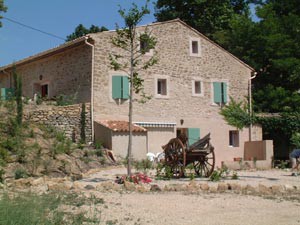 G&icirc;te Domaine de Fontenille AOC LUBERON