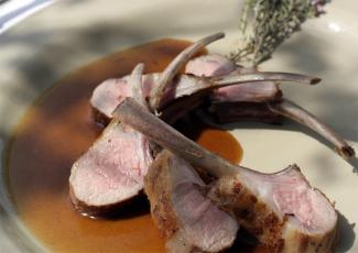 By Edouard Loubet - Rack of smoked lamb, in wild Claparèdes thyme, roasted in a cast-iron casserole dish, with a light infusion of Farigoule thyme